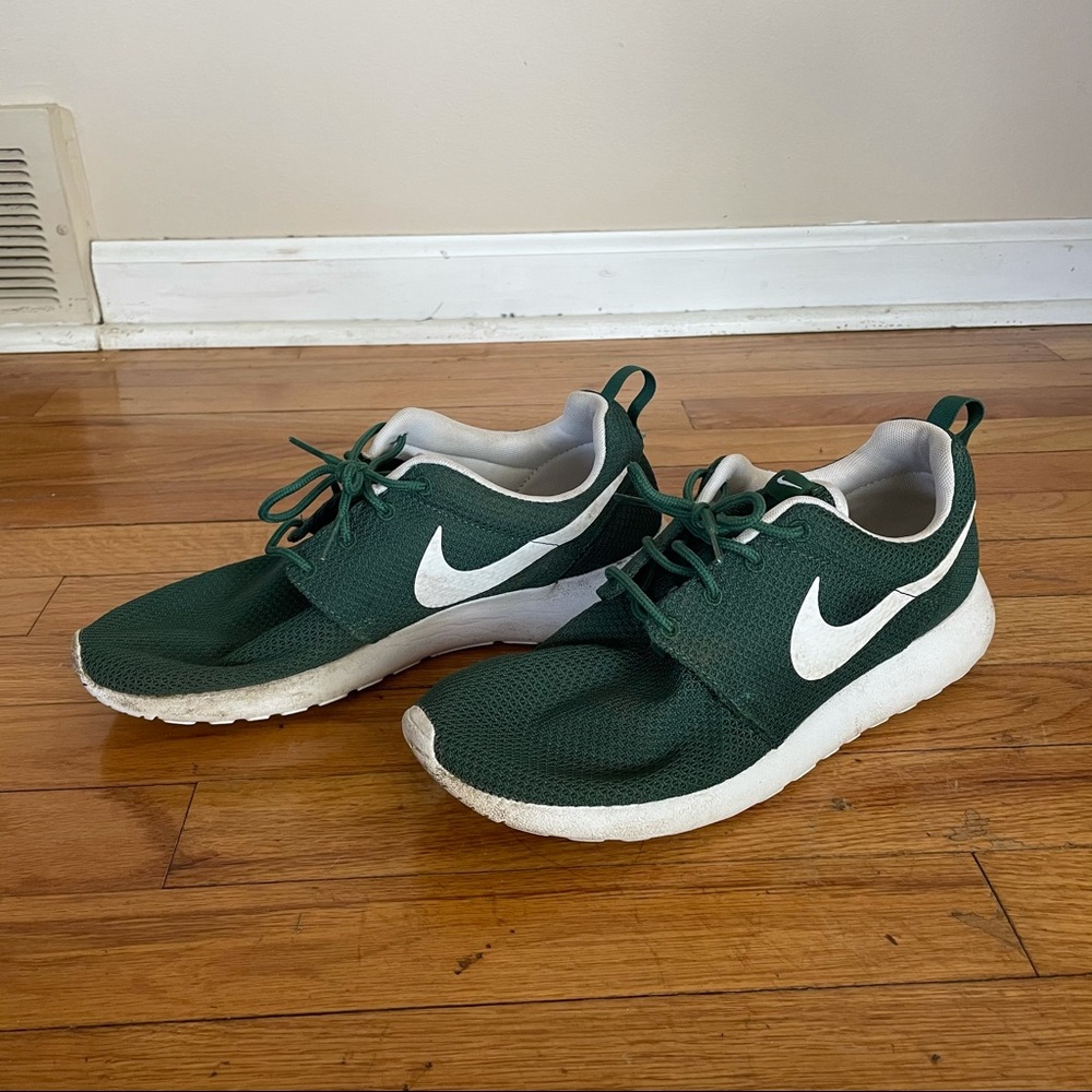 Evergreen green Nike roshe